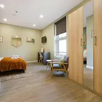 1 Bedroom On Linthorpe Road, With Free Wifi, Free Private Parking, Smart Tv And Self Catering Kitchen