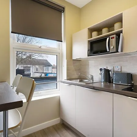 1-bedroom On Linthorpe Road, With Free Wifi, Free Private Parking, Smart Tv & Self-catering Kitchen Middlesbrough
