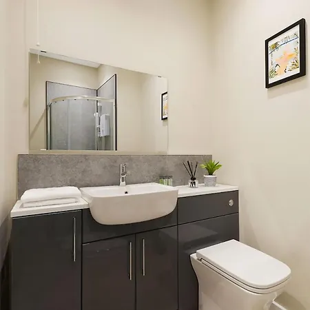 1-bedroom On Linthorpe Road, With Free Wifi, Free Private Parking, Smart Tv & Self-catering Kitchen Appartement