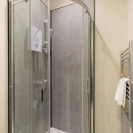 1-bedroom On Linthorpe Road, With Free Wifi, Free Private Parking, Smart Tv & Self-catering Kitchen *