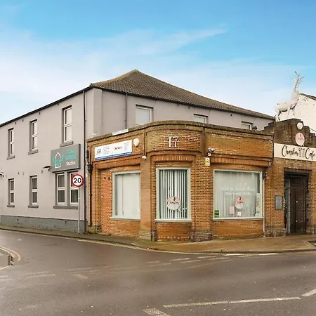 Apartment 1 Bedroom On Linthorpe Road, With Free Wifi, Free Private Parking, Smart Tv And Self Catering Kitchen Middlesbrough