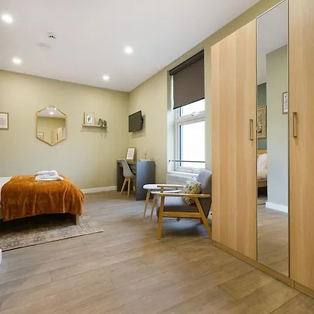 1 Bedroom On Linthorpe Road, With Free Wifi, Free Private Parking, Smart Tv And Self Catering Kitchen