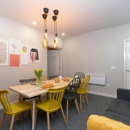 1 Bedroom On Linthorpe Road, With Free Wifi, Free Private Parking, Smart Tv And Self Catering Kitchen *