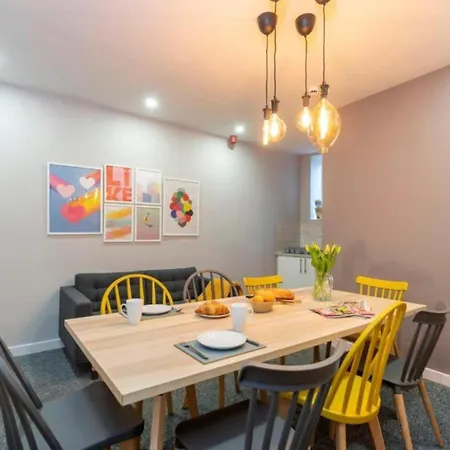 1 Bedroom On Linthorpe Road, With Free Wifi, Free Private Parking, Smart Tv And Self Catering Kitchen *