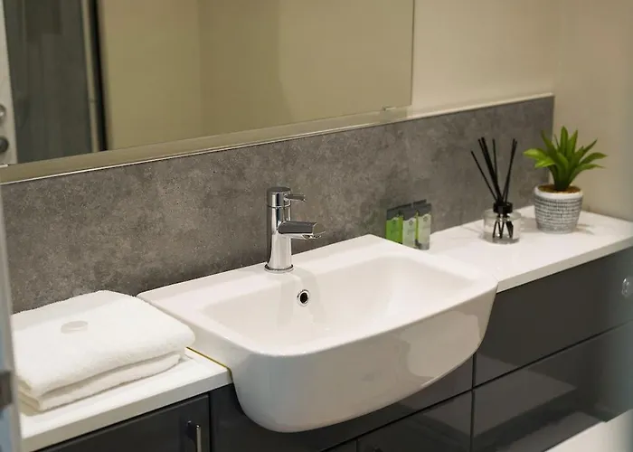 1-bedroom On Linthorpe Road, With Free Wifi, Free Private Parking, Smart Tv & Self-catering Kitchen *